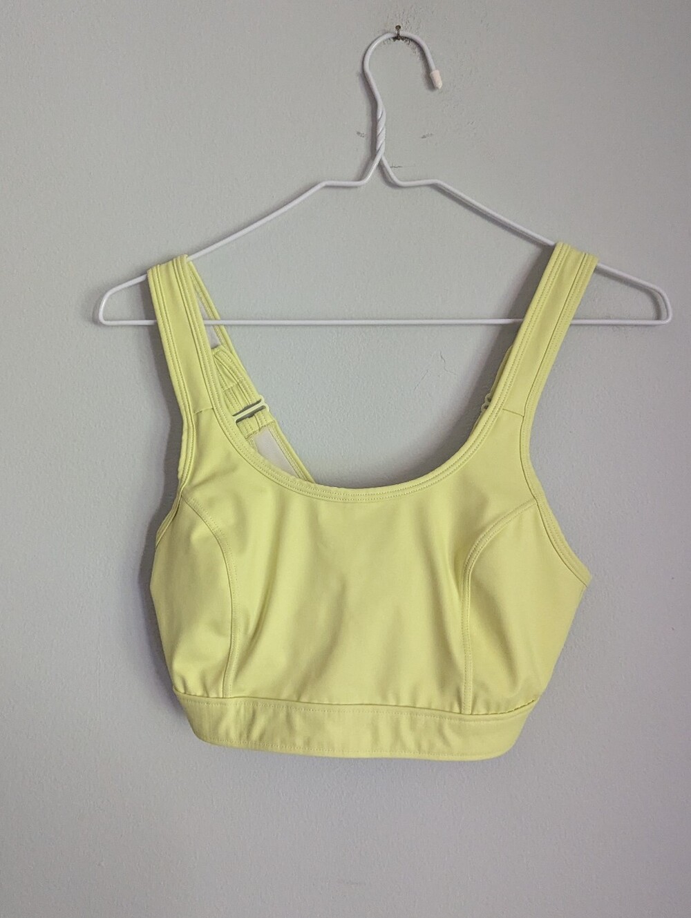 Title Nine Tech Athena Women’s 32D Light Yellow Sports Bra Adjustable Straps
